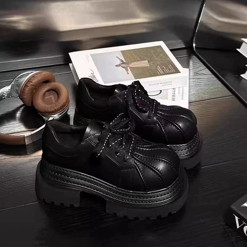Damen Chunky Sneaker mit robustem Profil und stylischer Nahtdetails EB