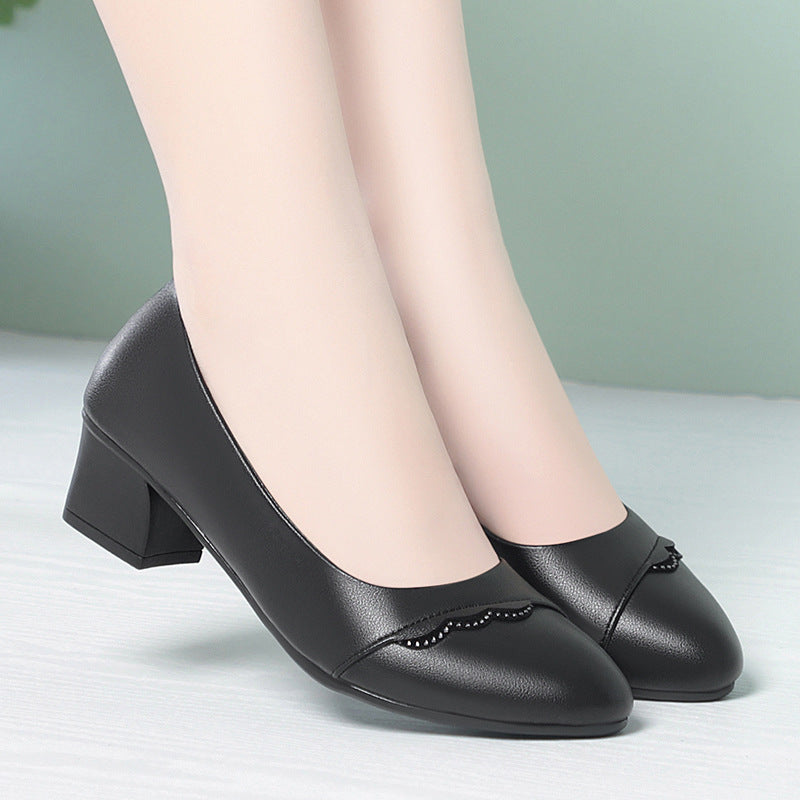 Damen Elegante Pumps mit zierlicher Wellenkante und komfortablem Blockabsatz EB