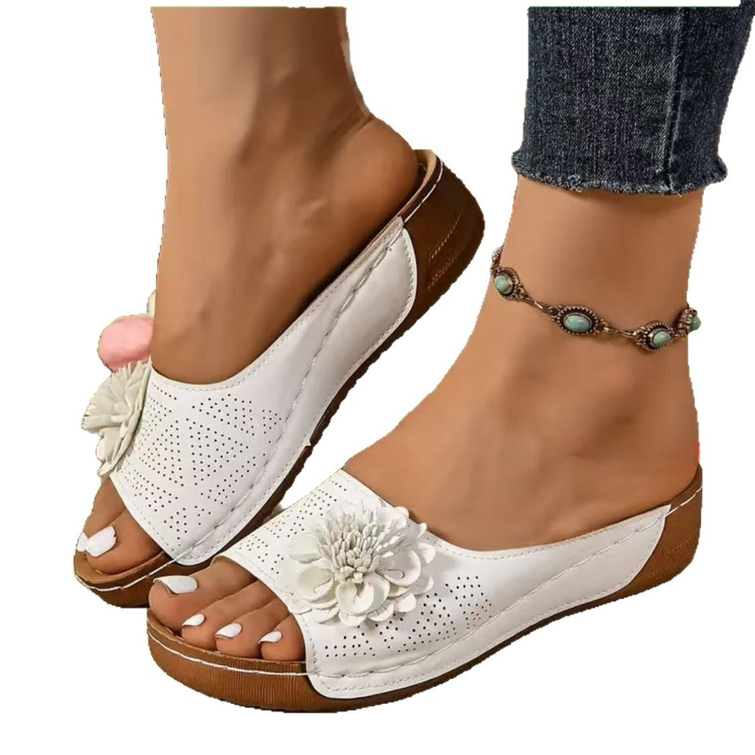 Damen Pantolette mit modischer Perforation und eleganter Blumenapplikation EB