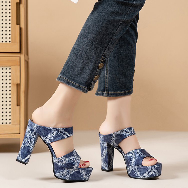 Damen Plateau-Sandaletten mit stylishen Riemen und hohem Blockabsatz EB