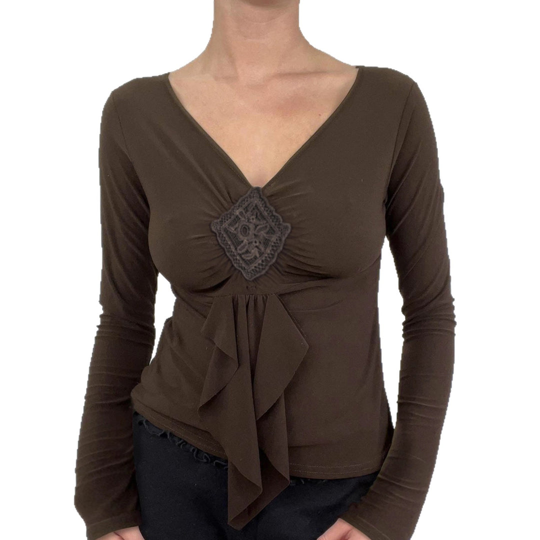 Damen nan figurbetontes Langarmshirt mit Drapé-Vorderteil und gehäkelter Mittelapplikation EB