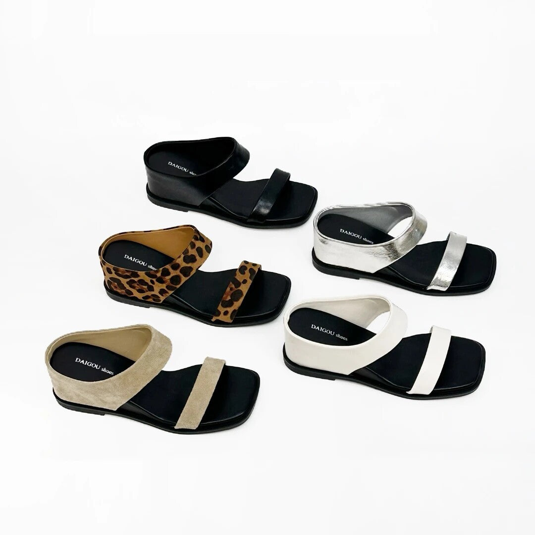 Damen Elegante Sandalen mit breitem Metallriemen und komfortablem Fußbett EB