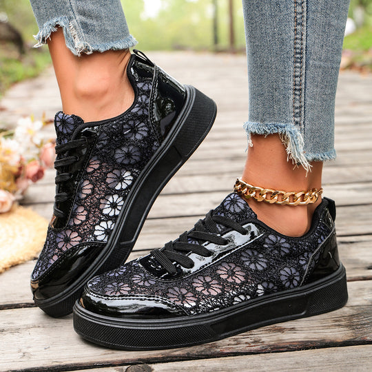 Damen Sneaker mit floralem Spitzen-Design und glänzender Oberflächenstruktur EB