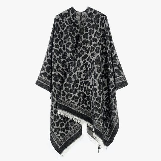 Damen Jacquard-Poncho im Kimono-Schnitt mit Fransensaum und dezentem Animaljacquard EB