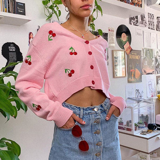 Damen Strickjacke mit verspieltem Kirschmotiv und knöpfbarem Design EB