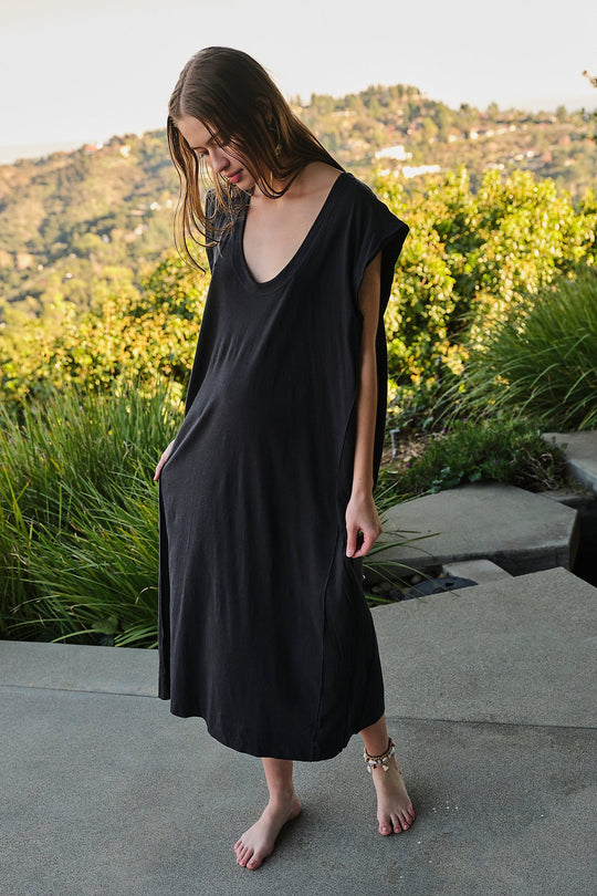Damen lässiges Maxikleid mit tiefem Ausschnitt und seitlichen Schlitzen EB
