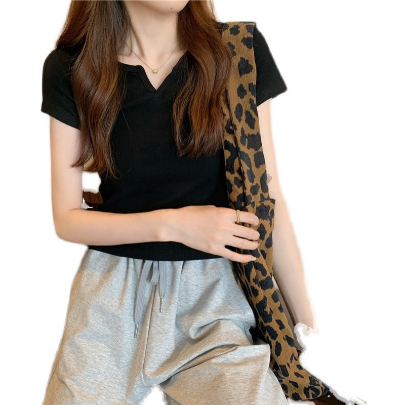 Damen Kurzarm T-Shirt mit elegantem V-Ausschnitt und modischem Detail EB