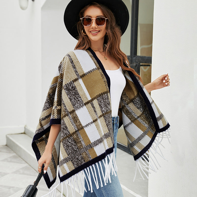 Damen eleganter Poncho mit modernem Karomuster und Fransen EB