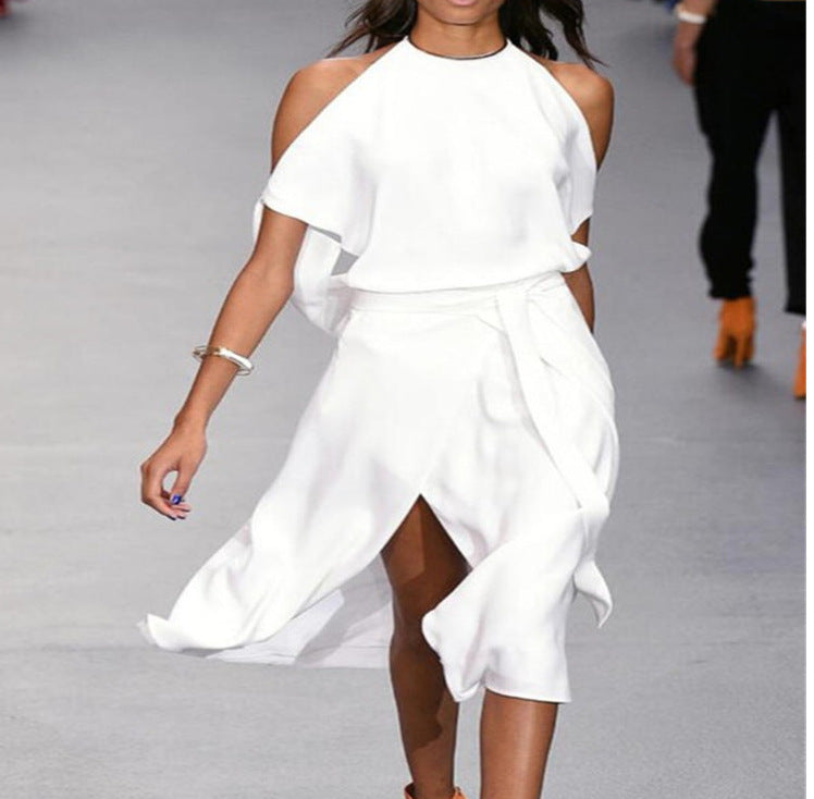 Damen Elegantes und fließendes Maxikleid mit tiefem Ausschnitt und Taillierung EB