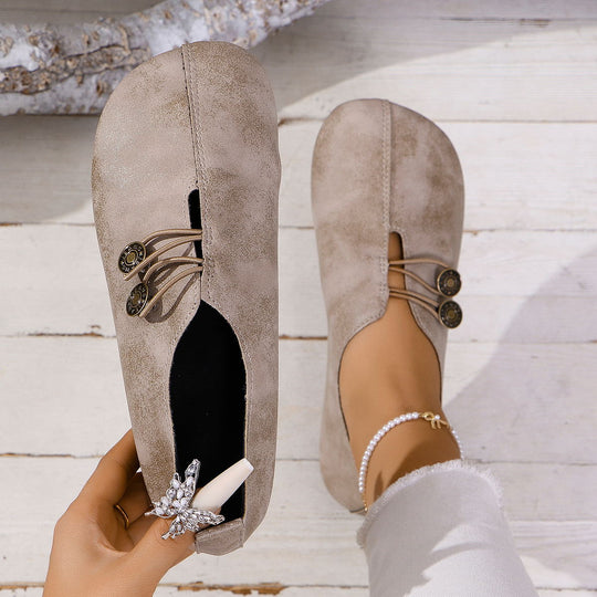 Damen nan weiche vintageinspirierte Ballerina Slipper mit dekorativen Metallknöpfen und elastischer Schnürung EB