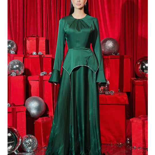 Damen Elegantes Abendkleid mit fließendem Schnitt und hochwertigen Details EB