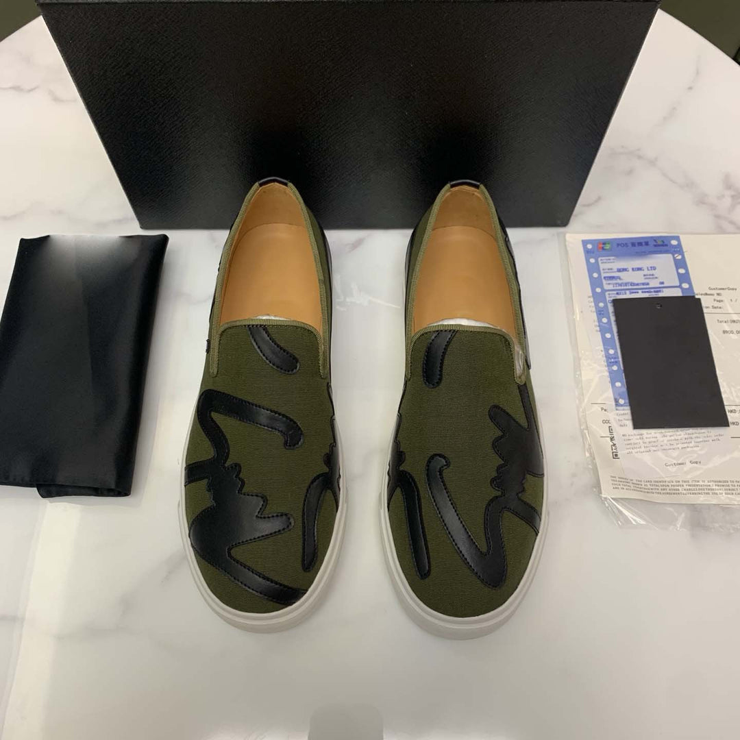Damen Slip-On Sneakers mit auffälligem Design und rutschfester Laufsohle EB