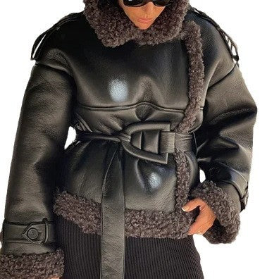 Damen Kunstfelljacke mit stylishen Details und oversized Schnitt EB