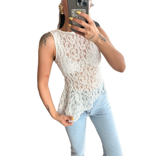 Damen Spitzenoberteil mit femininem Schnitt und floralen Details EB