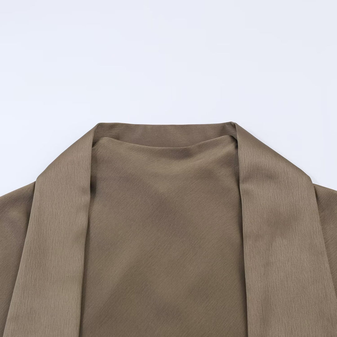 Damen Wickelkleid mit elegantem asymmetrischen Schnitt und zarter Spitzenverzierung EB