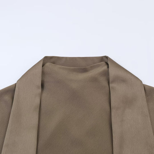 Damen Wickelkleid mit elegantem asymmetrischen Schnitt und zarter Spitzenverzierung EB