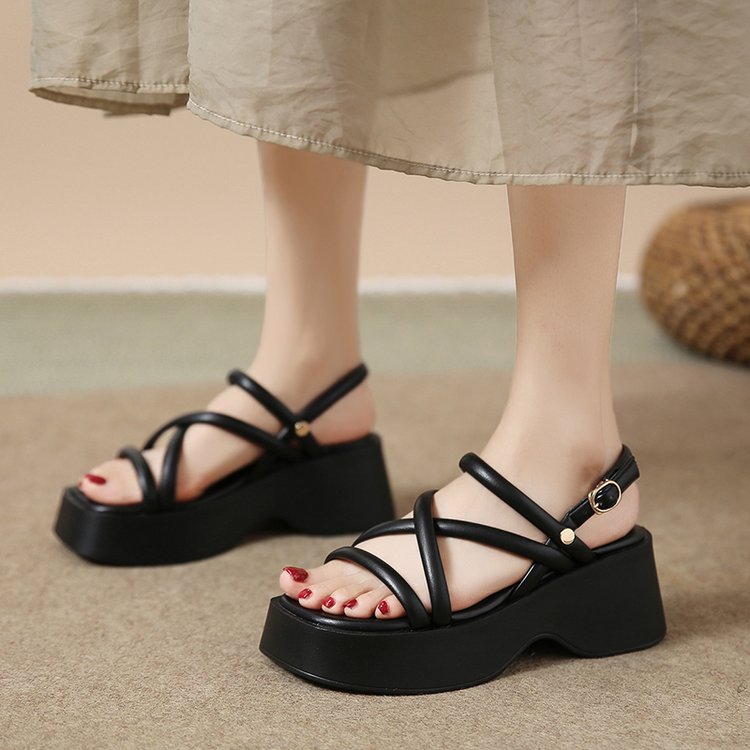 Damen Plateau-Sandalen mit elegantem Riemendesign EB
