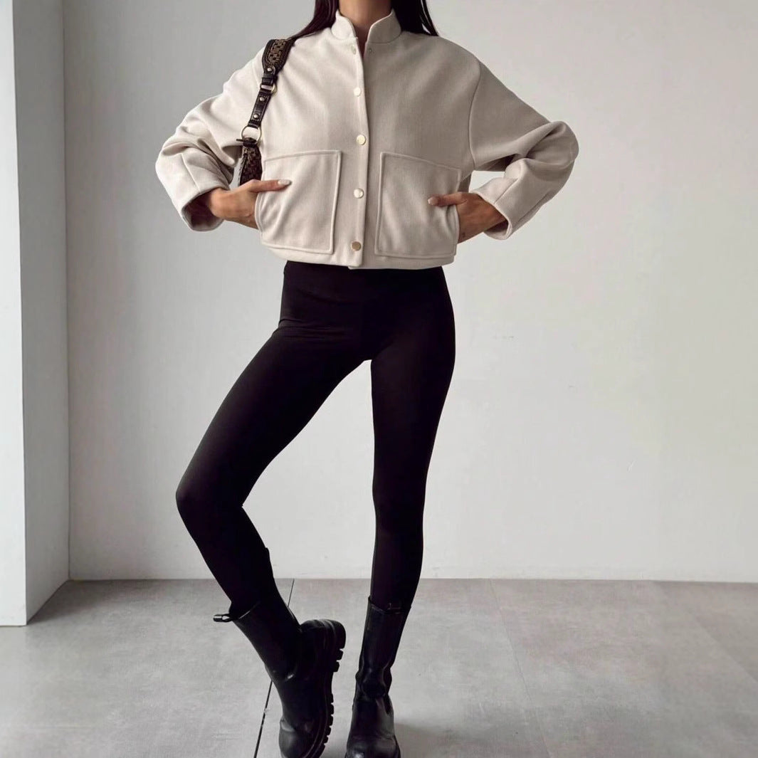 Damen modische kurz geschnittene Jacke mit praktischen Taschen EB