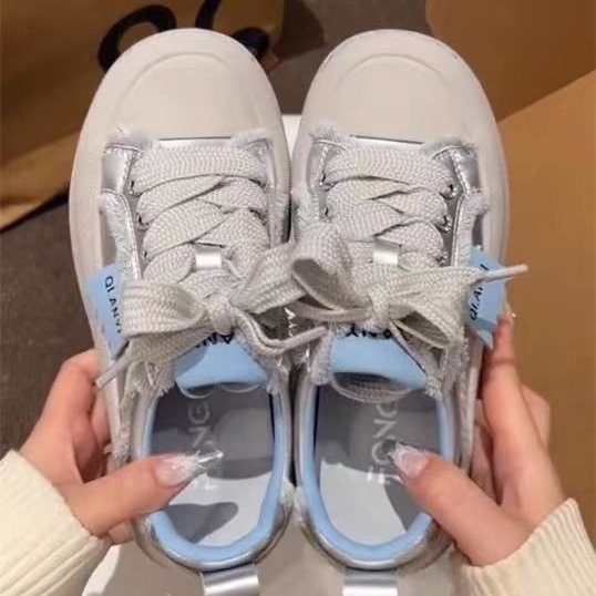 Damen Sportliche Sneaker mit atmungsaktiver Mesh-Oberfläche und innovativen Schnürdetails EB