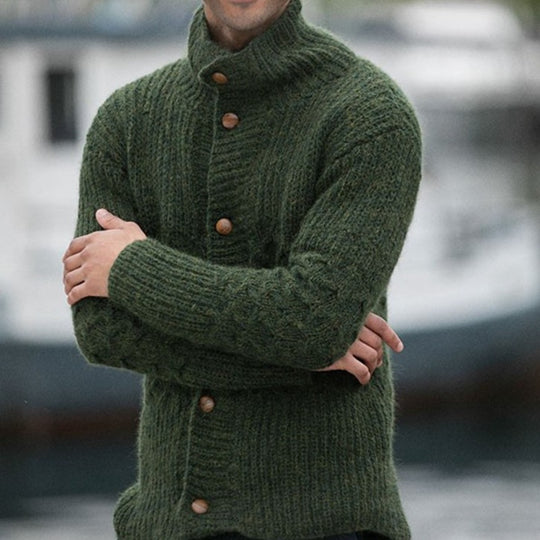 Herren Strickjacke mit dekorativem Zopfmuster und praktischem Stehkragen EB