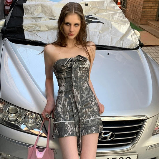 Damen Wickelkleid mit charmantem Bindegürtel und verspieltem Muster EB