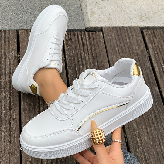 Damen Modische Sneaker mit eleganter Metallapplikation EB