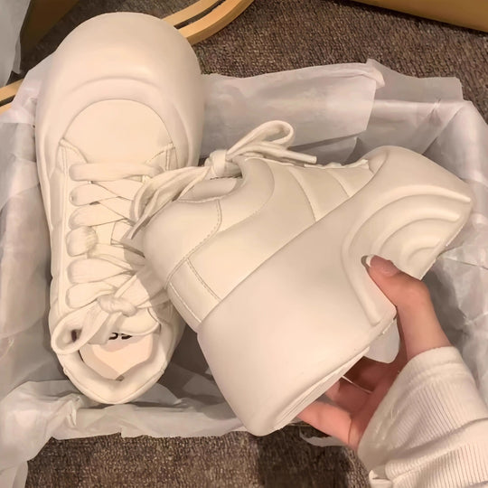 Damen Sneaker mit innovativer dämpfender Sohle und stylishen Details EB