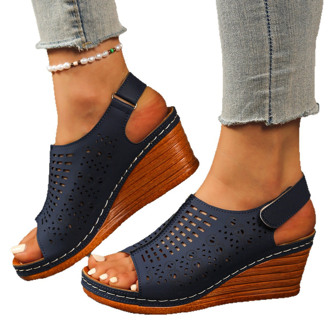 Damen Atmungsaktive Wedge-Sandalen mit floralem Cut-Out Design EB