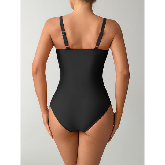 Damen Einteiler Badeanzug mit raffinierten Schmuckdetails und figurformendem Design EB