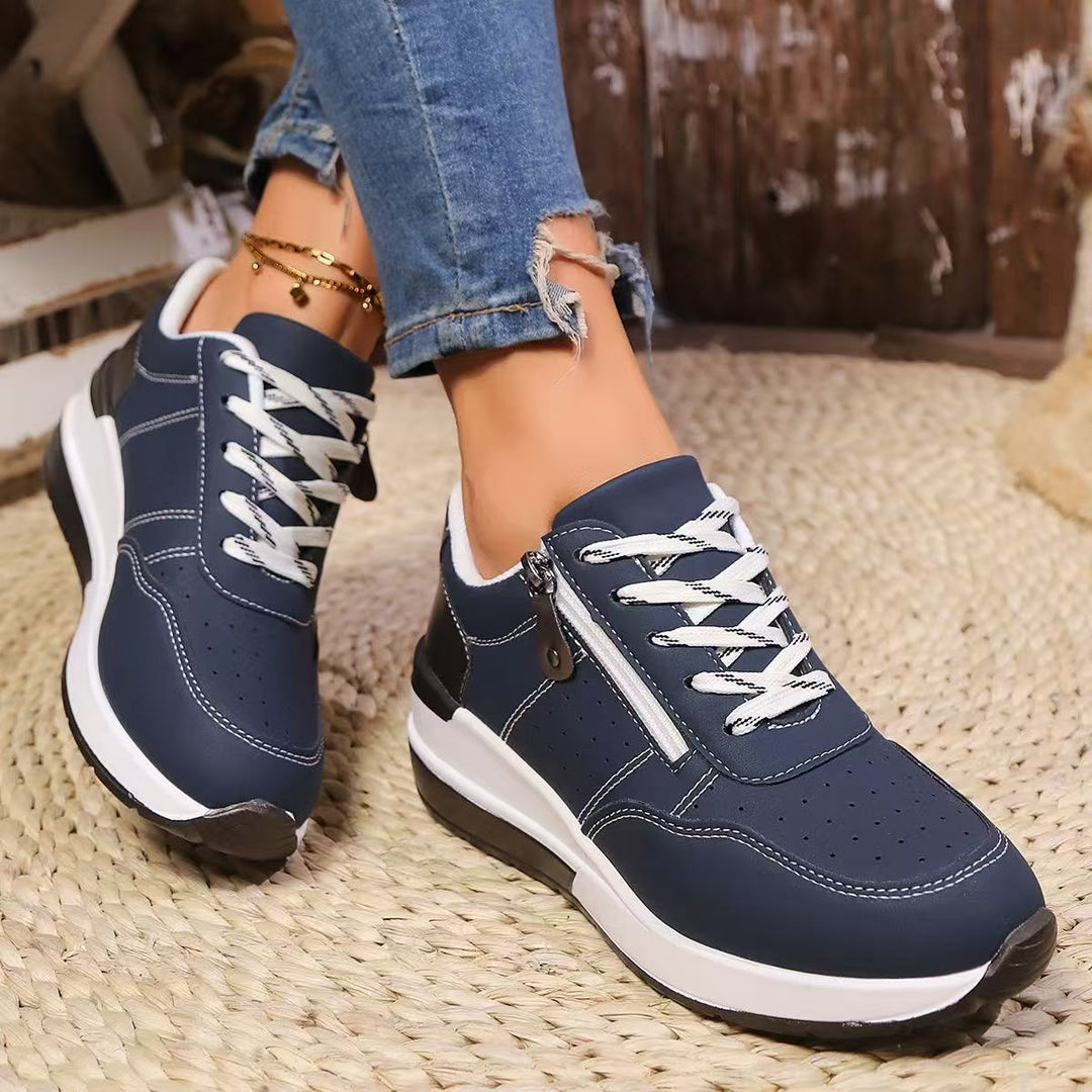 Damen sportive Plateau-Wedgesneaker mit seitlichem Zipper, perforiertem Nubuklook und dämpfender EVA-Sohle EB