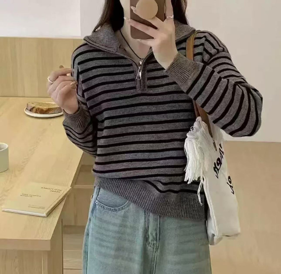 Damen Strickpullover mit kurzem Reißverschluss und modischem Streifenmuster EB