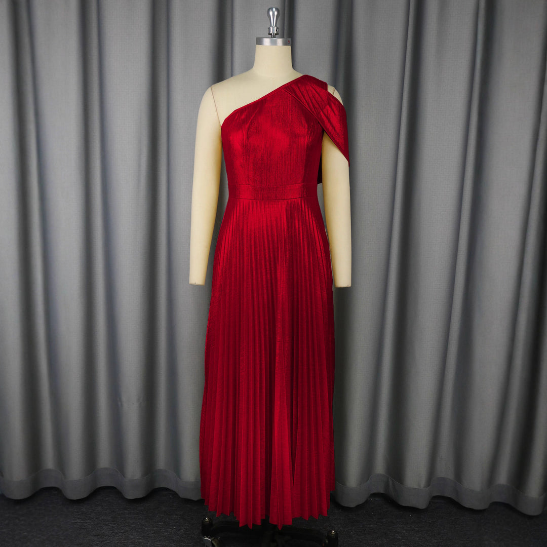 Damen Elegantes Maxi-Kleid mit asymmetrischem Schulterdesign und schimmerndem Plisseestoff EB
