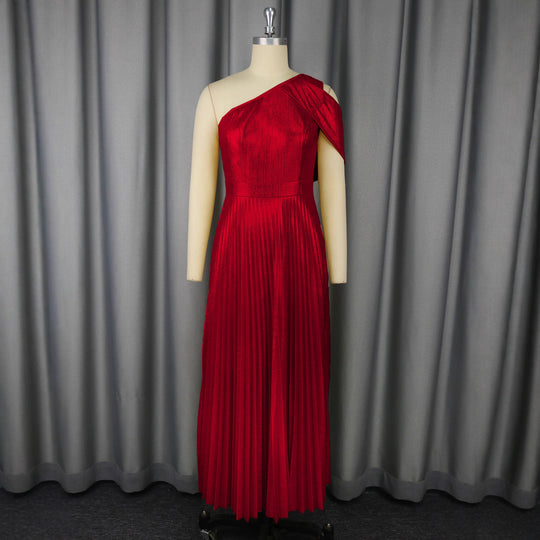 Damen Elegantes Maxi-Kleid mit asymmetrischem Schulterdesign und schimmerndem Plisseestoff EB