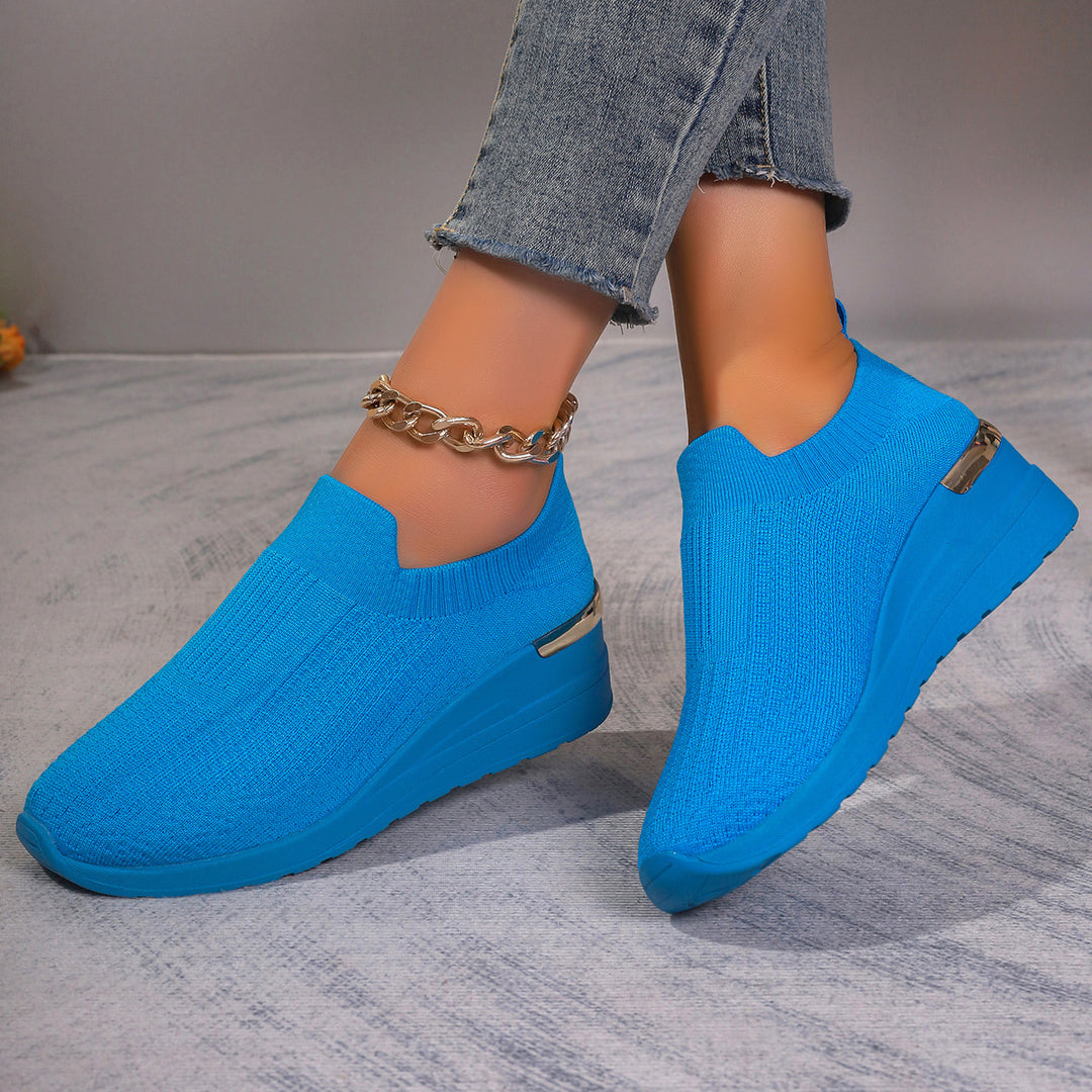 Damen Komfortable Slip-On Wedge-Sneaker mit atmungsaktivem Obermaterial und modischen Akzenten EB