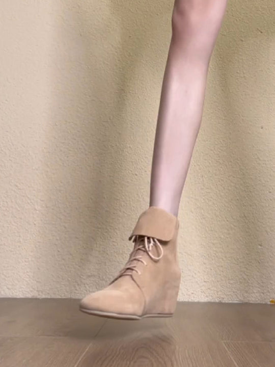 Damen Wedge-Stiefel mit modischem Schnürdesign und elegantem Faltenkragen EB