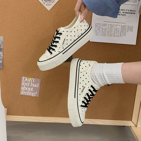 Damen Freizeit Sneakers mit gepolsterter Innensohle und punktemuster EB