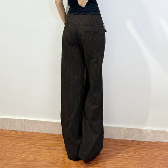 Damen Elegante weit geschnittene Streifenhose mit hoch sitzendem Bund und dekorativen Knopfdetails EB