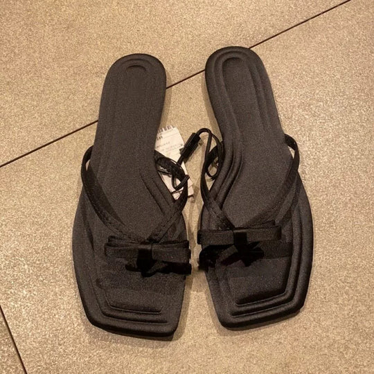 Damen Zehentrenner-Sandalen mit schickem Riemendesign und komfortablem Fußbett EB