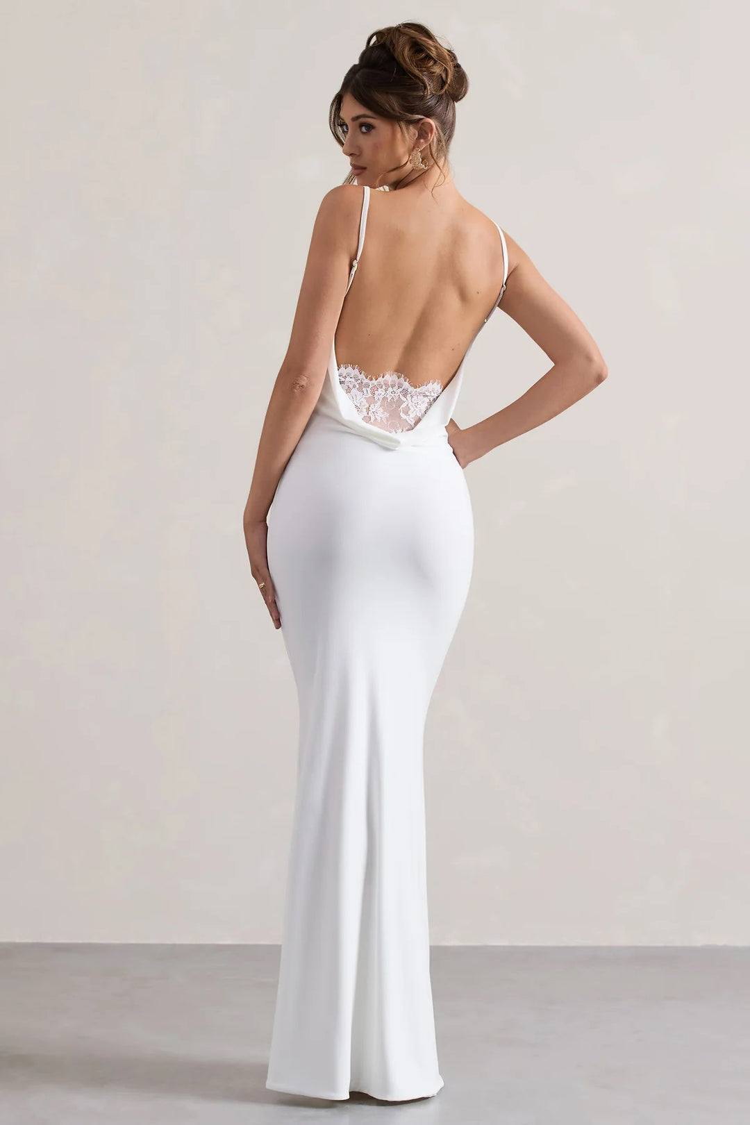 Damen Elegantes Maxikleid mit tiefem Rückenausschnitt und Spitzenakzenten EB
