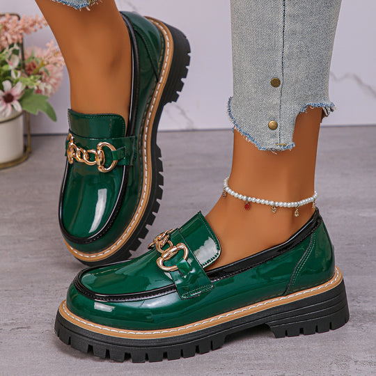 Damen  glänzende Lack-Loafer mit dekorativer Metallspange und profilierter Traktorsohle EB
