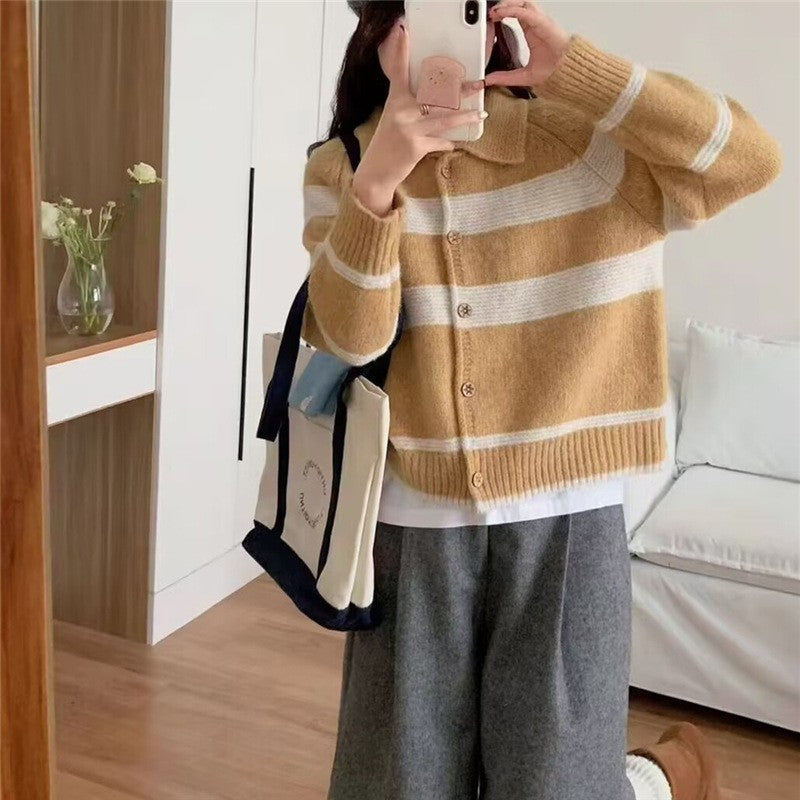 Damen Modischer Strickcardigan mit eleganten Streifen und Holzknöpfen EB