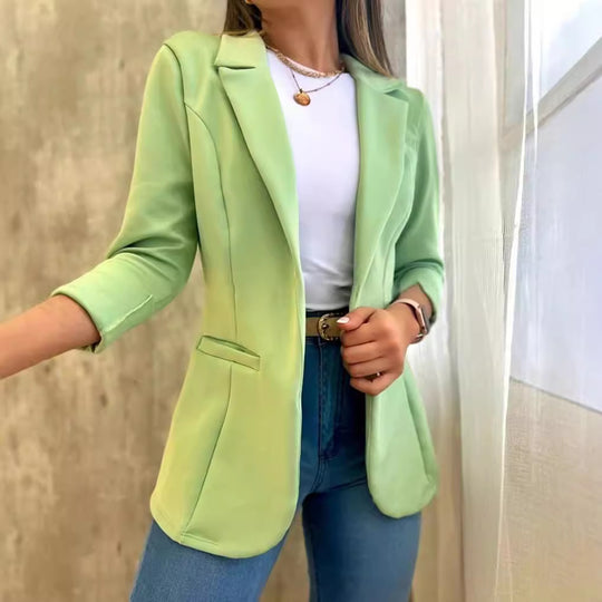 Damen eleganter Blazer mit tailliertem Schnitt und praktischen Taschen EB