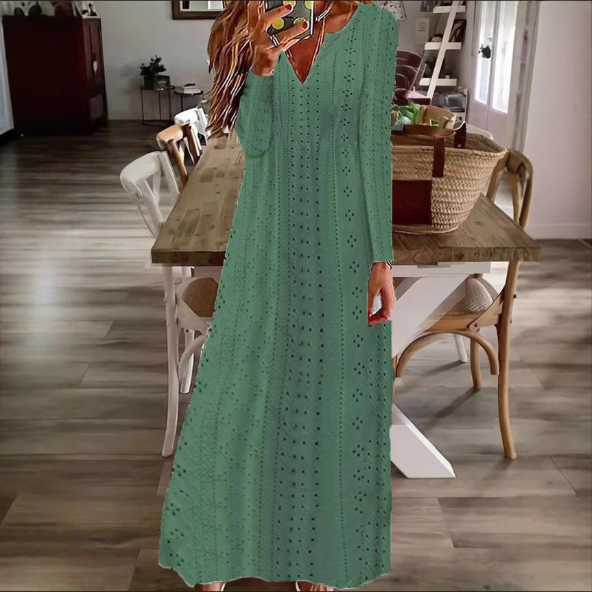 Damen Maxikleid mit filigranem Lochmuster und V-Ausschnitt EB