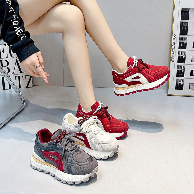 Damen Sportliche Komfort Sneakers mit dämpfender Sohle und einzigartigem Design EB