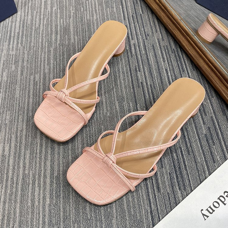 Damen elegante Sandaletten mit metallisch glänzendem Obermaterial und quadratischer Spitze EB