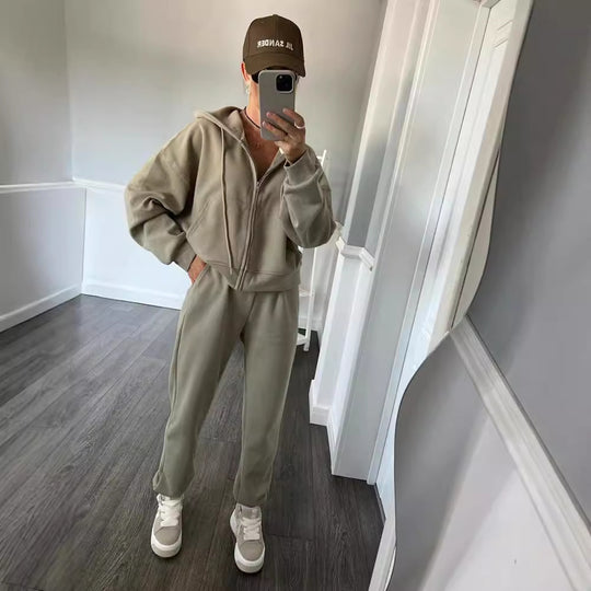 Damen lässiges Kapuzen-Sweatshirt und Jogginghose Set in Oversize-Passform mit Reißverschluss und Kängurutasche Eichborn Berlin