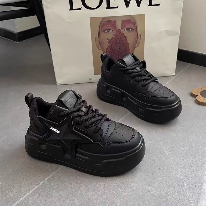 Damen Sportliche Sneakers mit strukturiertem Obermaterial und dämpfender Sohle EB