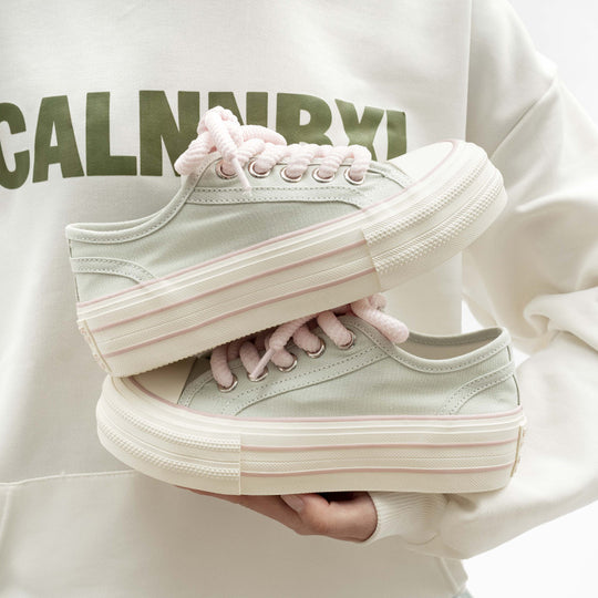 Damen Plattform Sneakers mit hochwertigem Canvas-Obermaterial und elastischen Schnürsenkeln EB