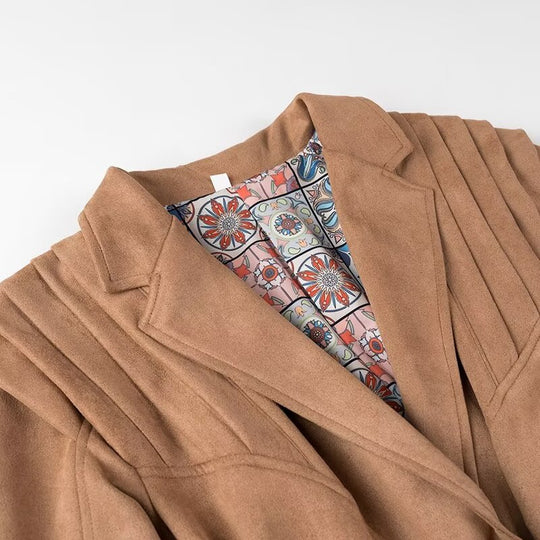 Damen modische kurze Blazerjacke mit Gürtel und dekorativen Falten EB