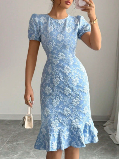Damen Kleid mit floralem Spitzenmuster und fließendem Saum EB